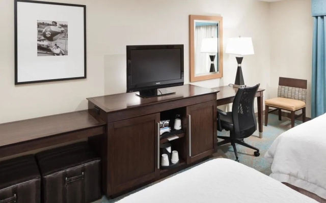 Hampton Inn & Suites Forest Park