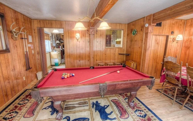 Bambi's Bunkhouse 3 Bedroom Home by RedAwning