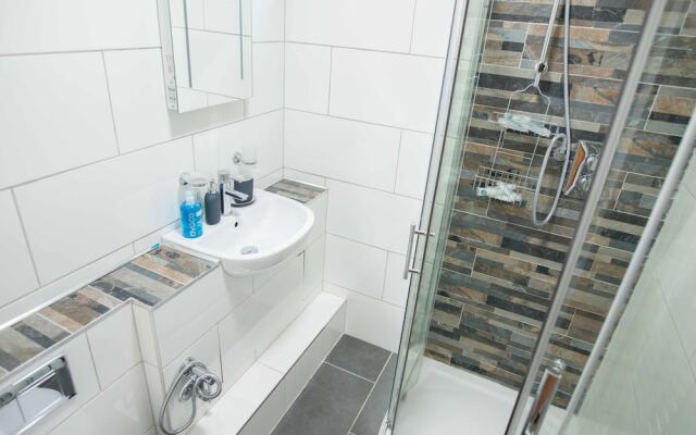 Newmarket Road Apartments (Peymans)