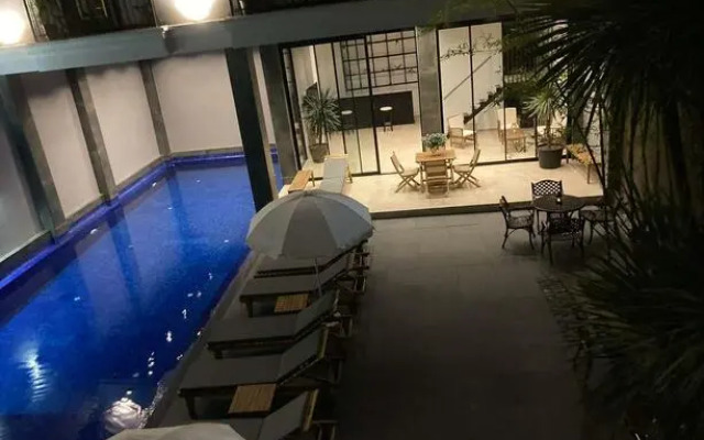 Lola House