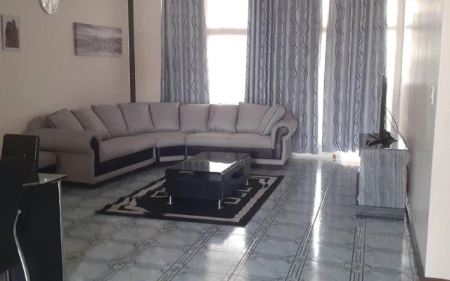 Spacious Executive Holiday Apartment In Bulawayo