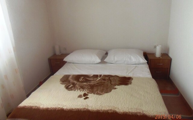 Apartments Milka Brodarica