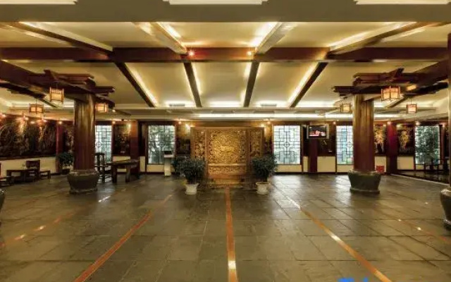 Anyuan Sanbaishan Hot Spring Resort Hotel