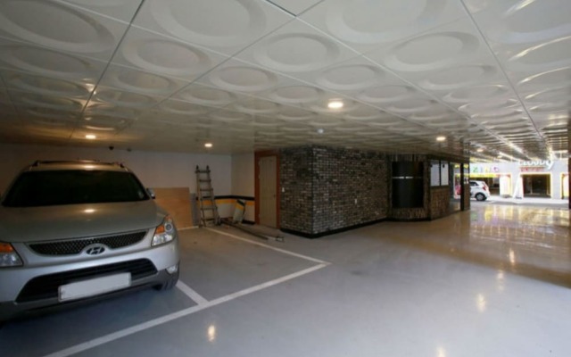 Hotel Six