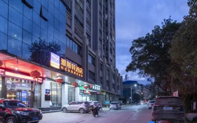 Yeste Hotel (Napo)