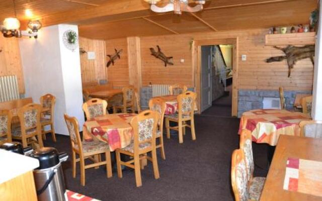 Hostel A Penzion Fortuna