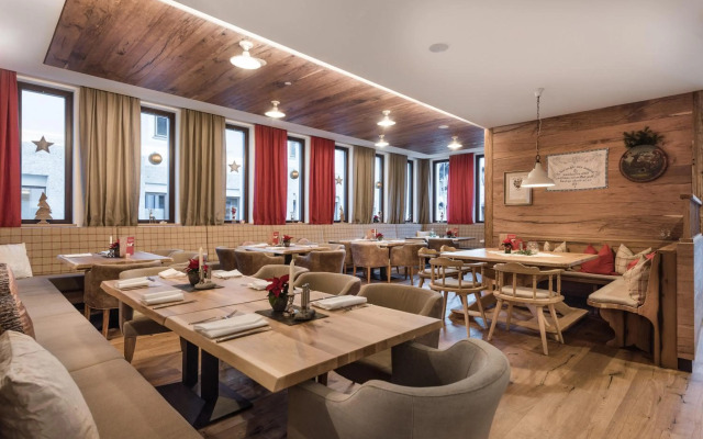 AlpenParks Hotel & Apartment Orgler