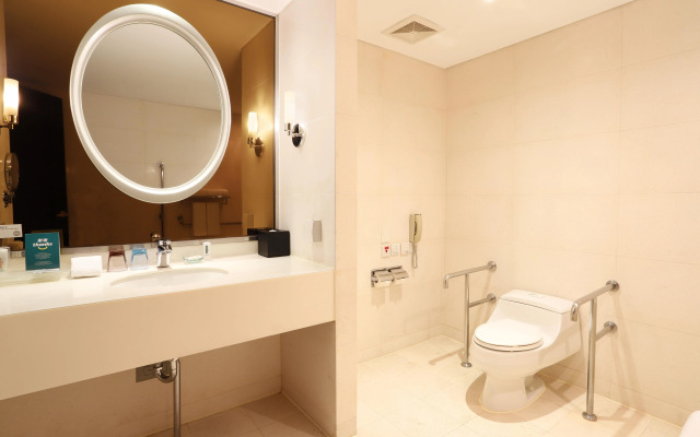 Holiday Inn Shanghai Pudong Nanpu by IHG