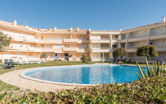 CheckinCheckout - Falésia Apartment with Pool