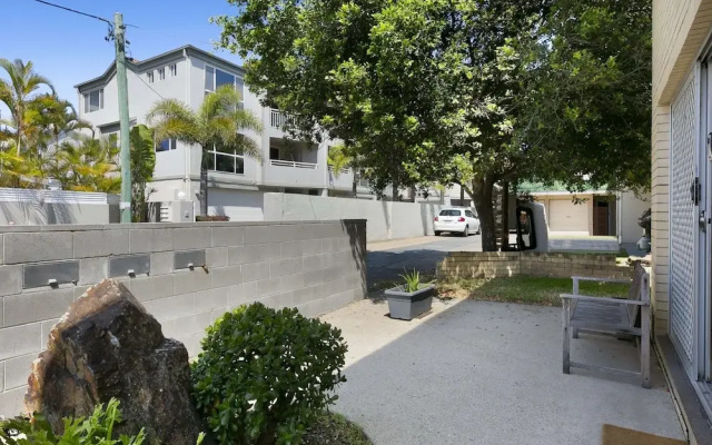 Ground Floor 2-bed Mermaid Beach Pad With Parking