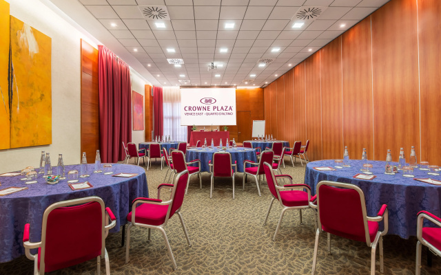 Отель Crowne Plaza Venice East by IHG