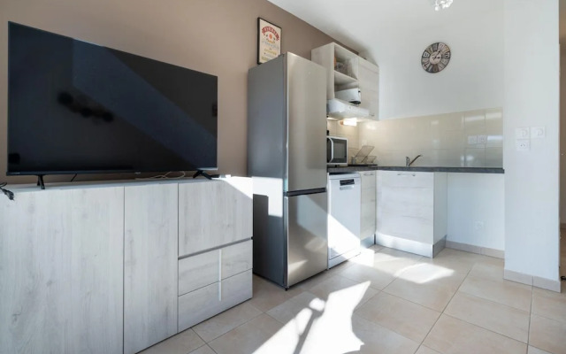 Peaceful Villa in Serignan