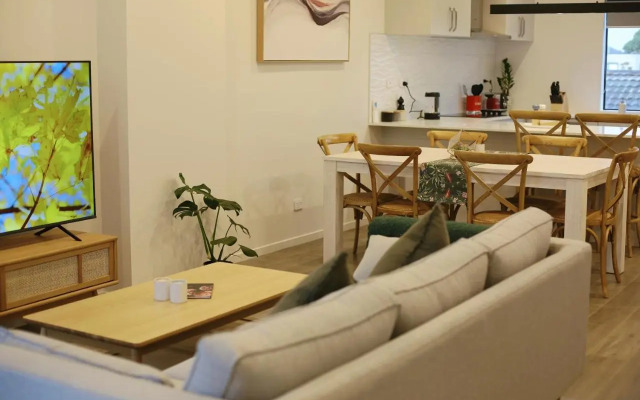 Cozy and comfortable, sunny three-storey building