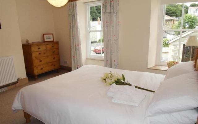 Cozy Holiday Home in Padstow near Beach