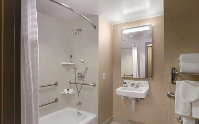 DoubleTree by Hilton San Francisco Airport North Bayfront
