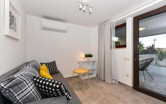 Mediterraneo Garden Apartments