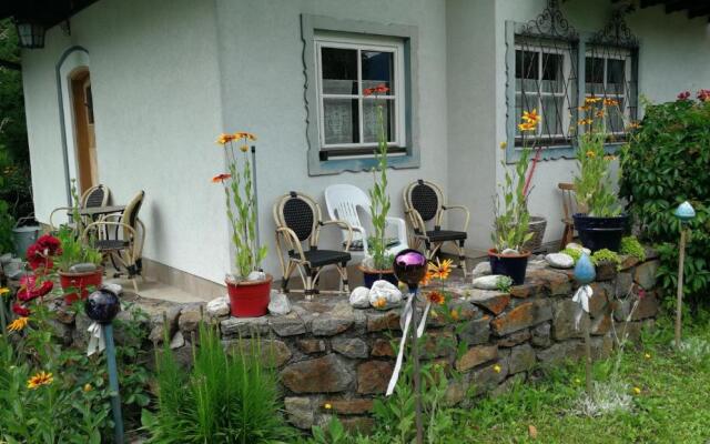 Rosis Cottage