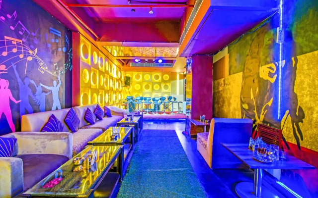 Fabhotel White Klove