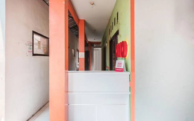 OYO Living 1756 Amira Guest House