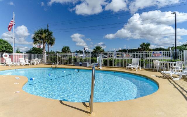 Rodeway Inn & Suites Jacksonville near Camp Lejeune