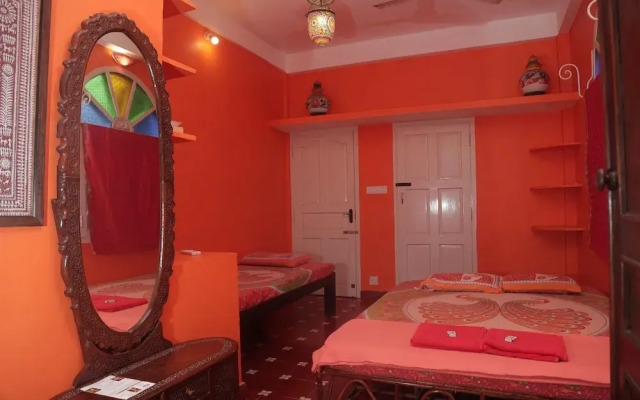 Holi-Wood Guesthouse