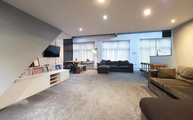 Penthouse Warehouse Slps 18 (61)