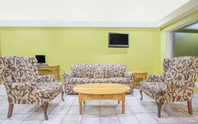 Days Inn by Wyndham Custer