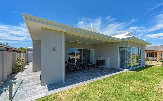 A Waterside Paradise