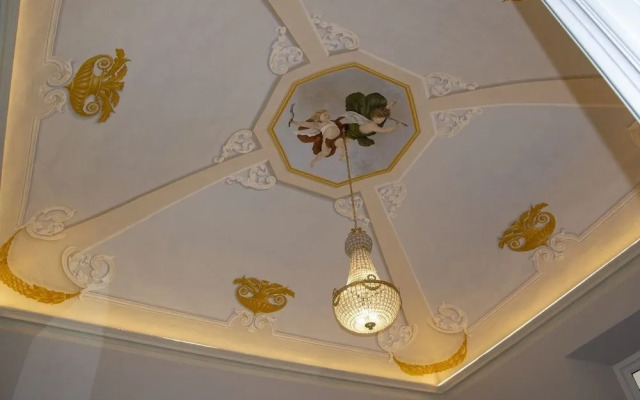 Flora Historical Luxury House