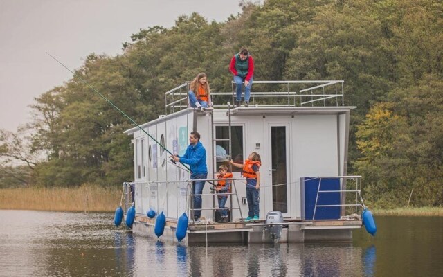 Kuhnle-Tours Hafendorf Müritz