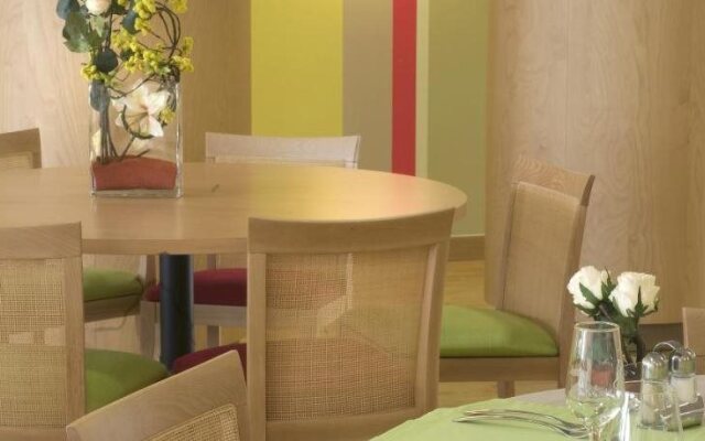 Résidence Services Seniors Domitys - Les Jardins De Reverdy