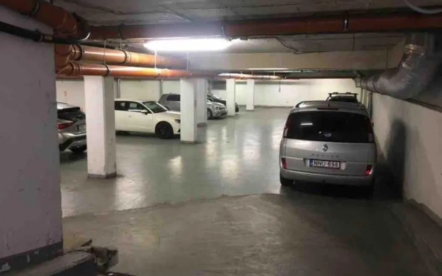 Opera Apartment with Garage, 2BR & 2BTH, AC