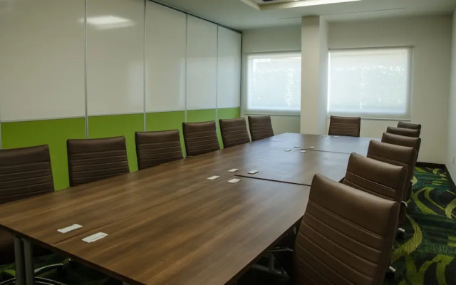 Holiday Inn Express and Suites Celaya