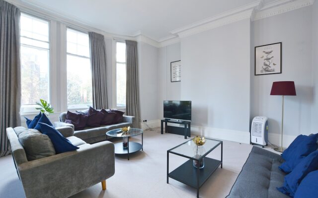 The Knightsbridge Apartment