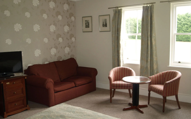 Woodland Manor Hotel
