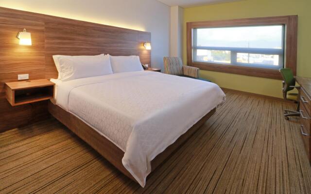 Holiday Inn Express And Suites Ensenada Centro by IHG