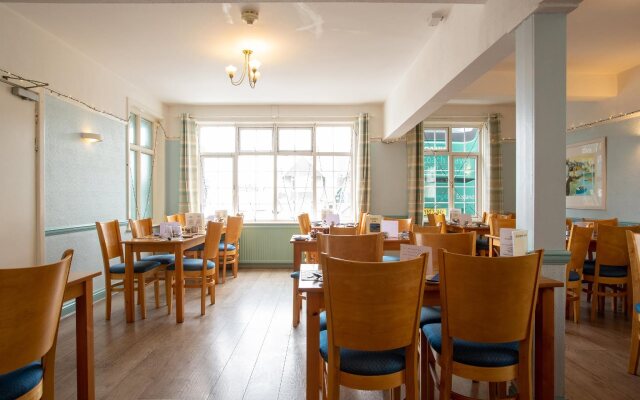 OYO Godolphin Arms Hotel