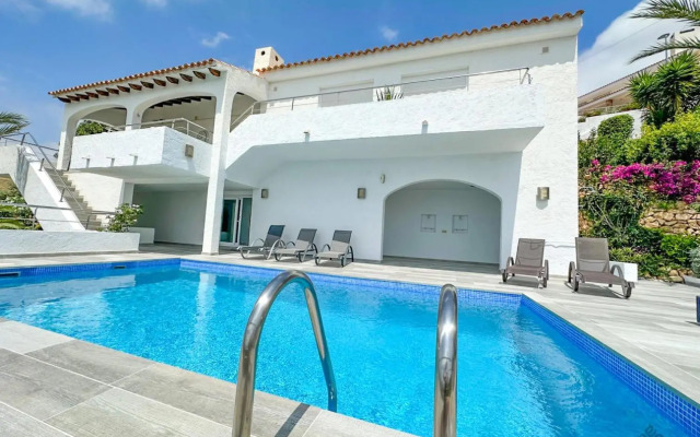 A004 - Villa en Altea con vistas al mar