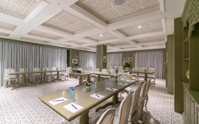 Au Lac Charner Hotel