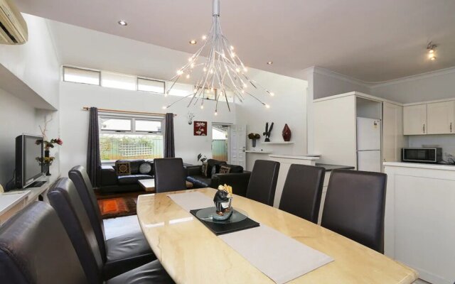 Spacious 5 Bed Home Close To Cottesloe Beach