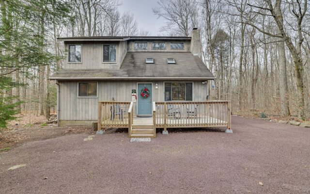 Peaceful Pocono Pines Getaway: Hot Tub & Fire Pit!