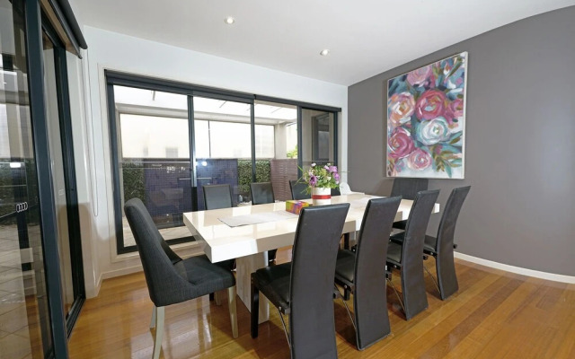 Luxury 7BRM Lakeside BigHouse Point Cook