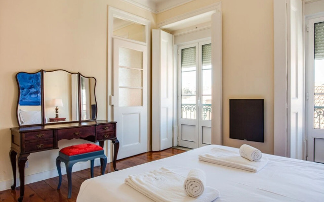 ALTIDO Fantastic 3BR Apt w/ City Views & Workspace in Principe Real