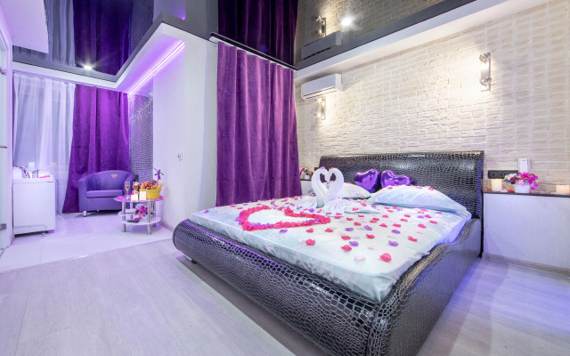 Alex Hotel on Rybatskaya