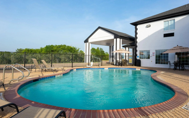 Atria Hotel and RV McGregor