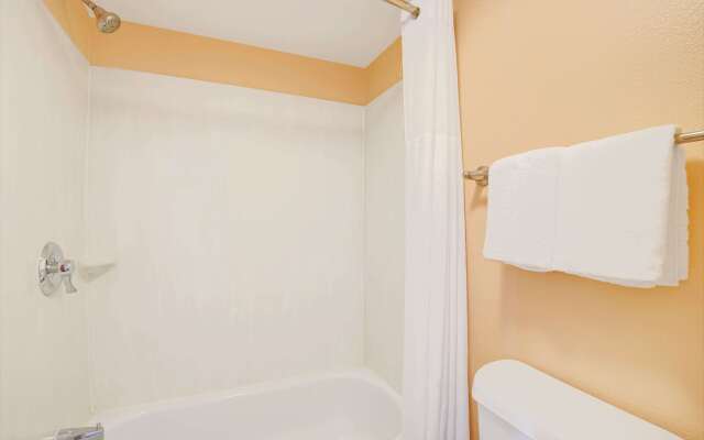 Days Inn by Wyndham Independence