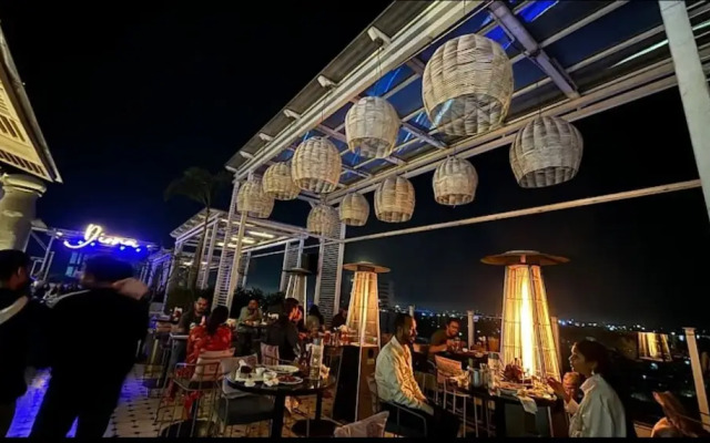 Skyline luxury in pink city