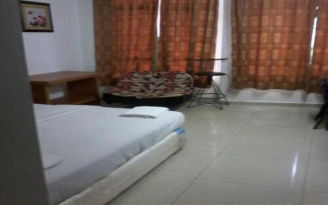 OYO 90494 Sam Huat Hotel