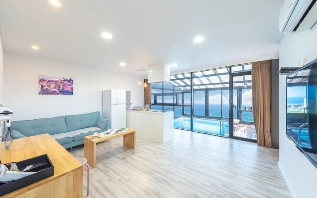 Present Poolvilla