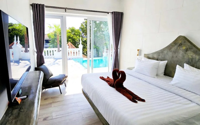 STARLAND Luxury Pool Villa Pattaya 8 Bedrooms